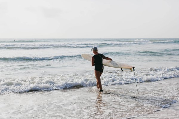 Comment la pratique du surf peut-elle améliorer l'équilibre et la concentration ?